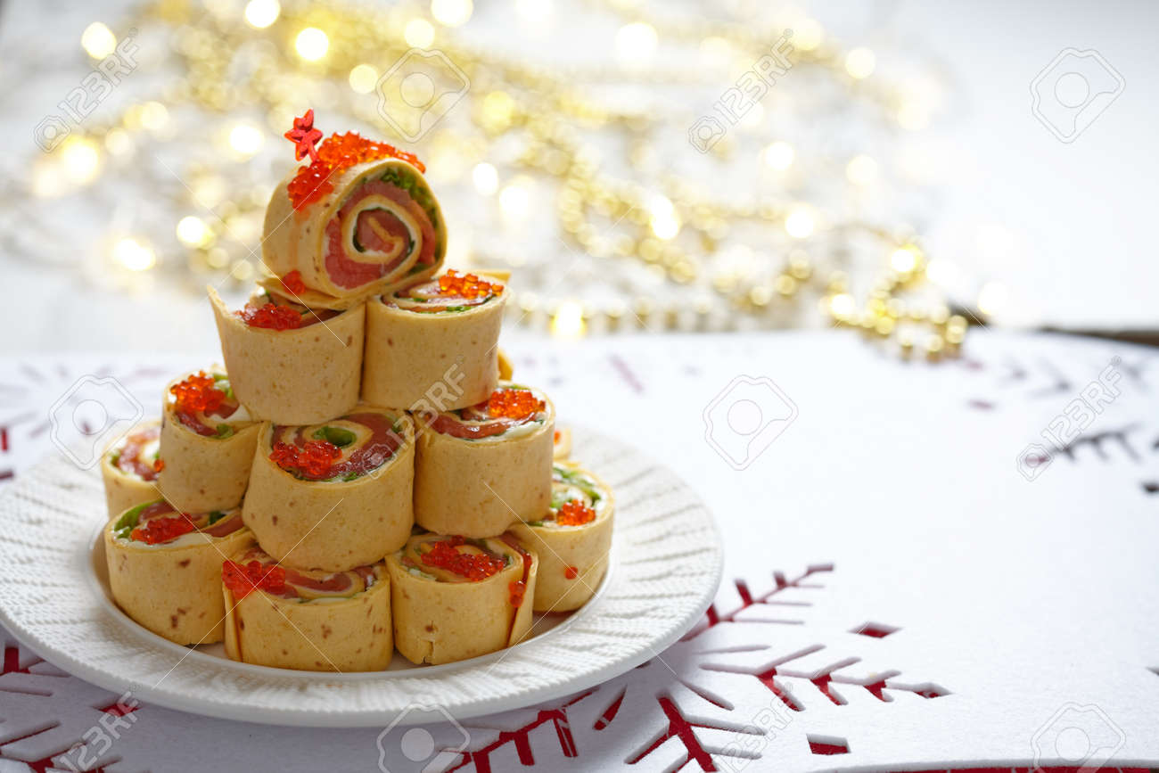 salmon cream cheese and iceberg lettuce pinwheels for christmas christmas pinwheels