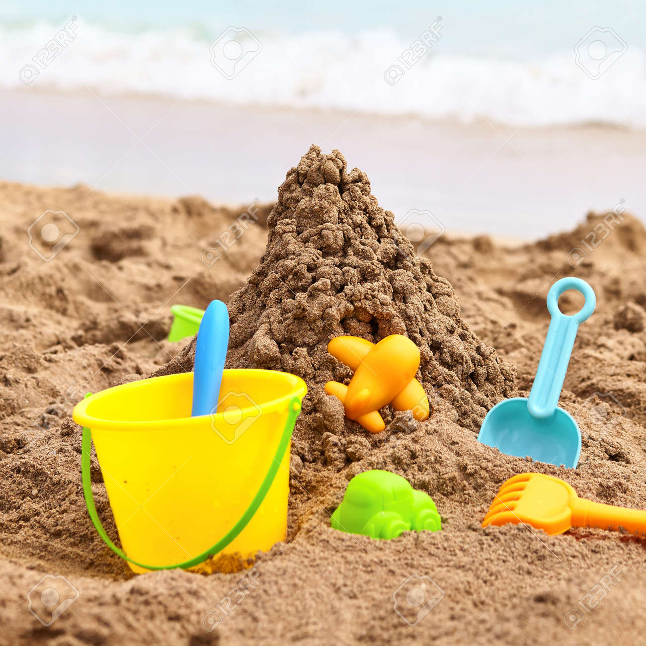 cubos y palas para niños