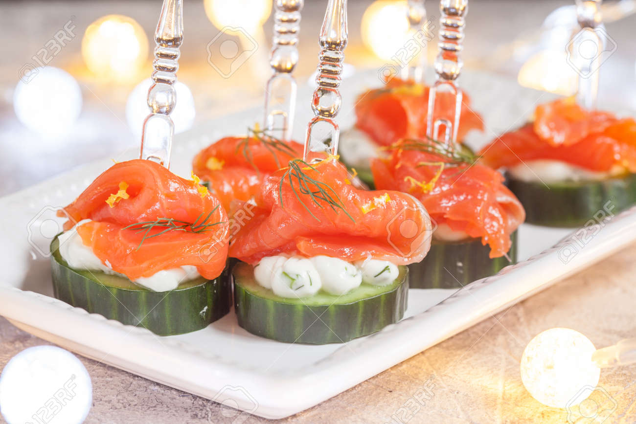 Canape De Pepino Con Eneldo Queso Crema Y Salmon Ahumado Aperitivo