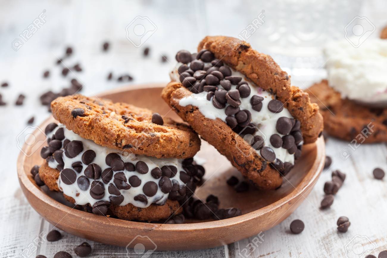 チョコチップ アイス クリーム クッキー サンドイッチ の写真素材 画像素材 Image チョコチップ アイス クリーム クッキー サンドイッチ の写真素材 画像素材 Image