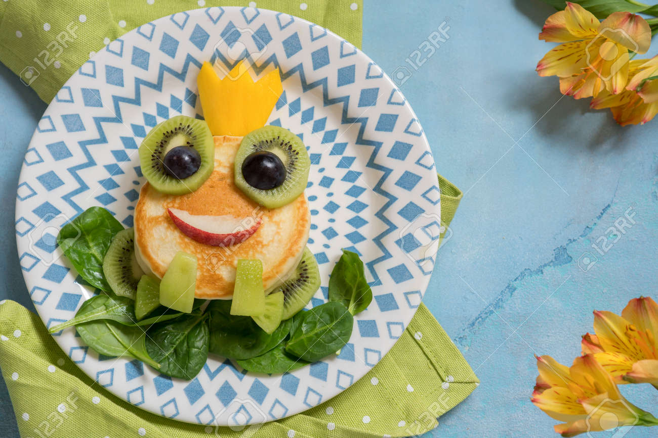 カエル王子のパンケーキ 子供のための朝食 の写真素材 画像素材 Image カエル王子のパンケーキ 子供のための朝食 の写真素材 画像素材 Image