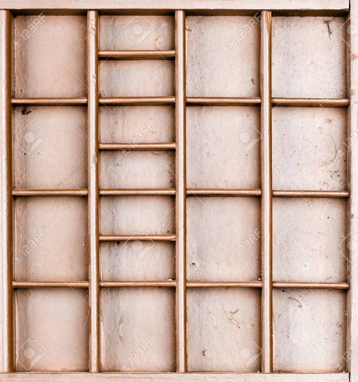 Graines Peintes Peintes En Bois Ou En Bois Vierges Ou Lettres Ou Boites A Collectionner Avec Grand Nombre D Etageres Banque D Images Et Photos Libres De Droits Image