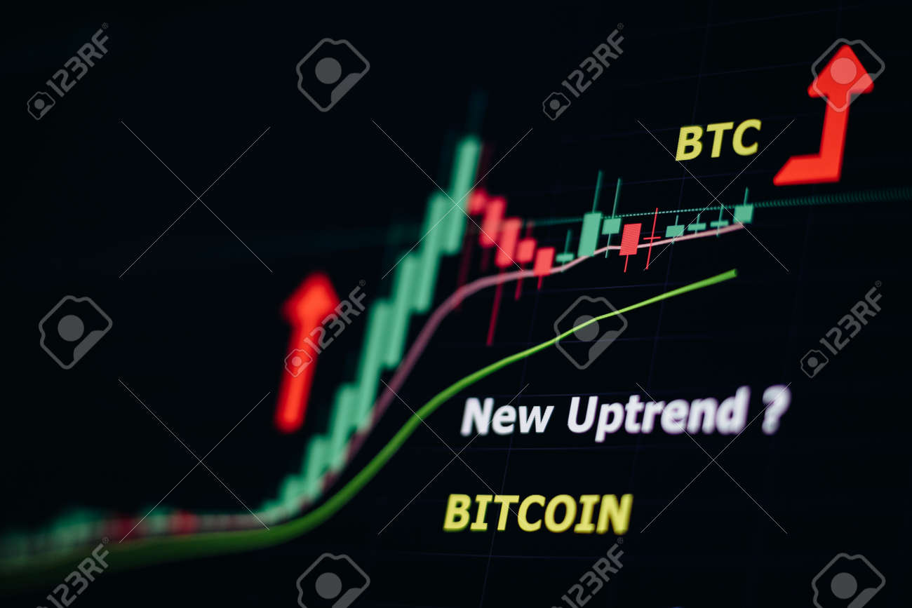 촛대가 있는 BTC 주식 투자 그래프. 반감기 후 상승 추세. 비트코인 가격 예측 및 장기 예측 그래프 화면 로열티 무료 사진, 그림,  이미지 그리고 스톡포토그래피. Image 146984192
