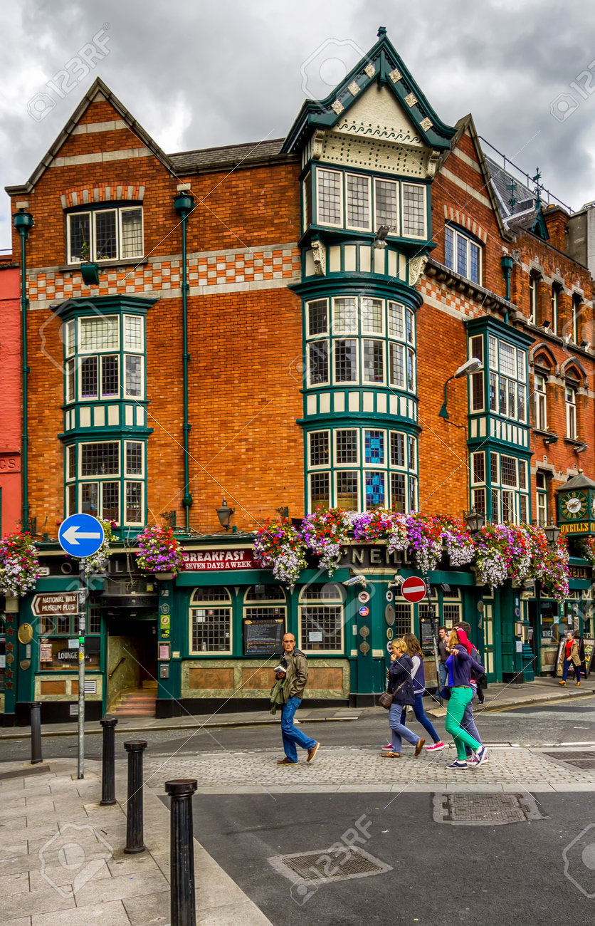 Dublin Ireland August 13 13 Oa Neilla S Irish Pub Facade Oa Neilla S Is One Of Dublina S Most Famous And Historic Pubs Oa Neilla S Have A Great Selection Of Irish And International Including A Large