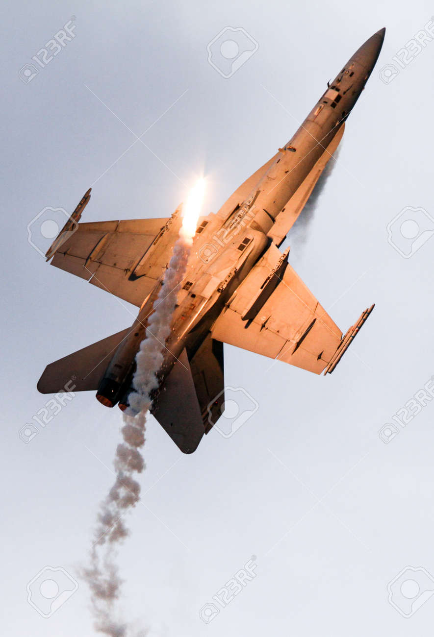 フレアと F 18 の写真素材 画像素材 Image