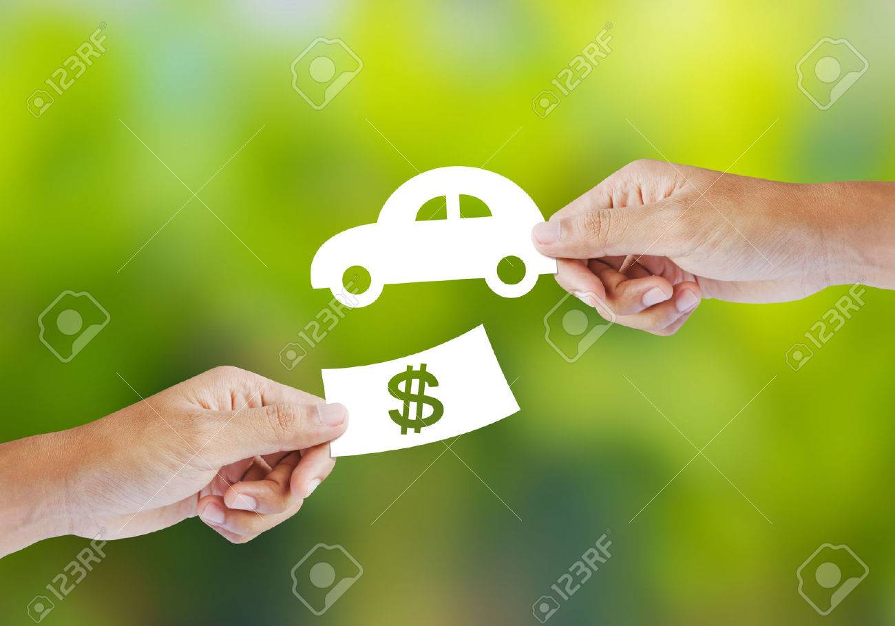 手紙のお金と車の形の新しい車を購入するコンセプト の写真素材 画像素材 Image