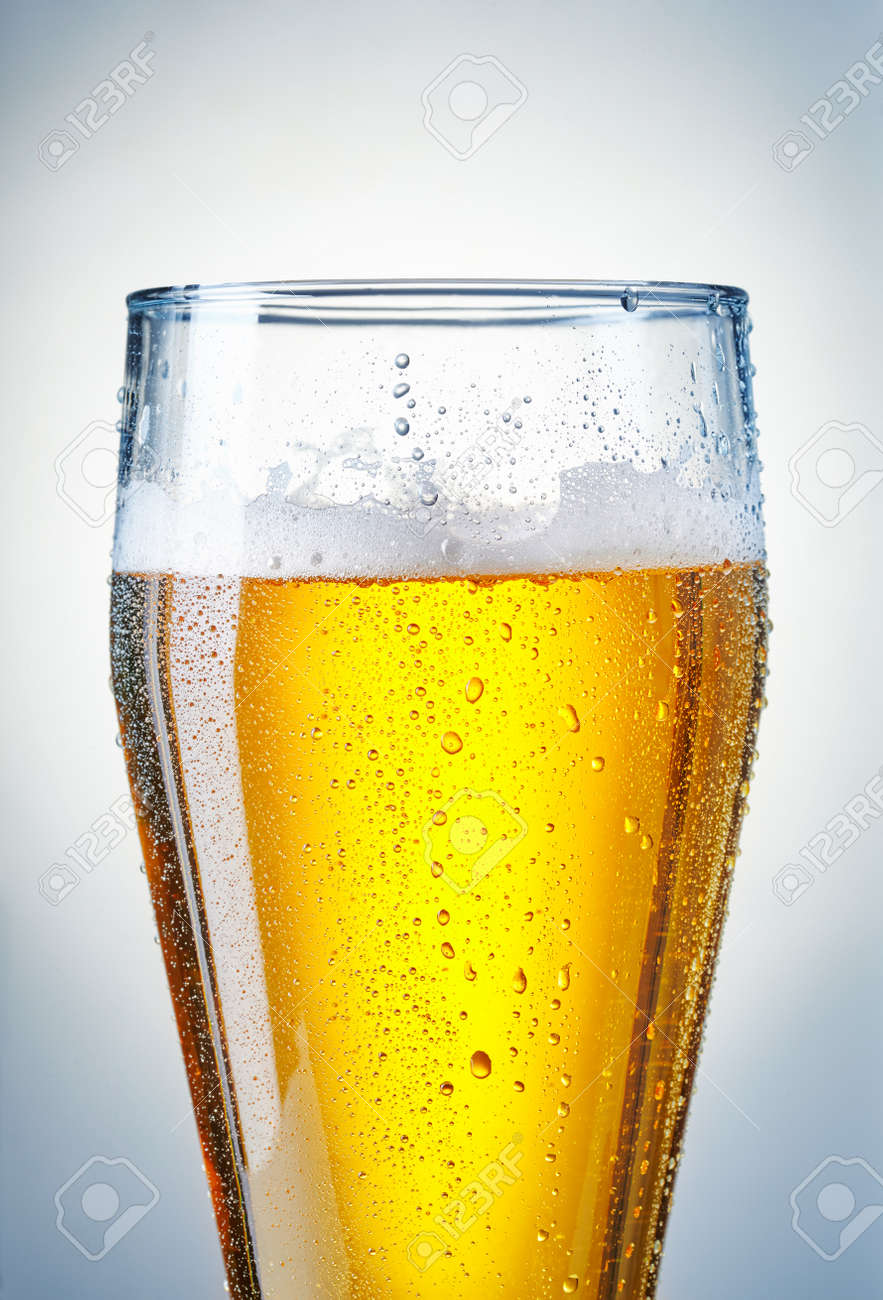 結露のビットをビールグラス の写真素材 画像素材 Image