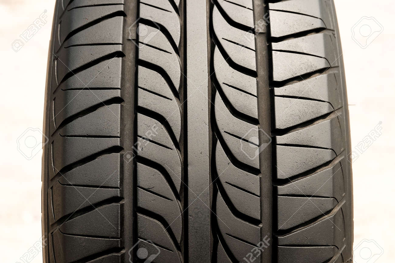 すぐタイヤ踏面のテクスチャを中古車タイヤのトレッドは 摩耗したタイヤのトレッドします の写真素材 画像素材 Image