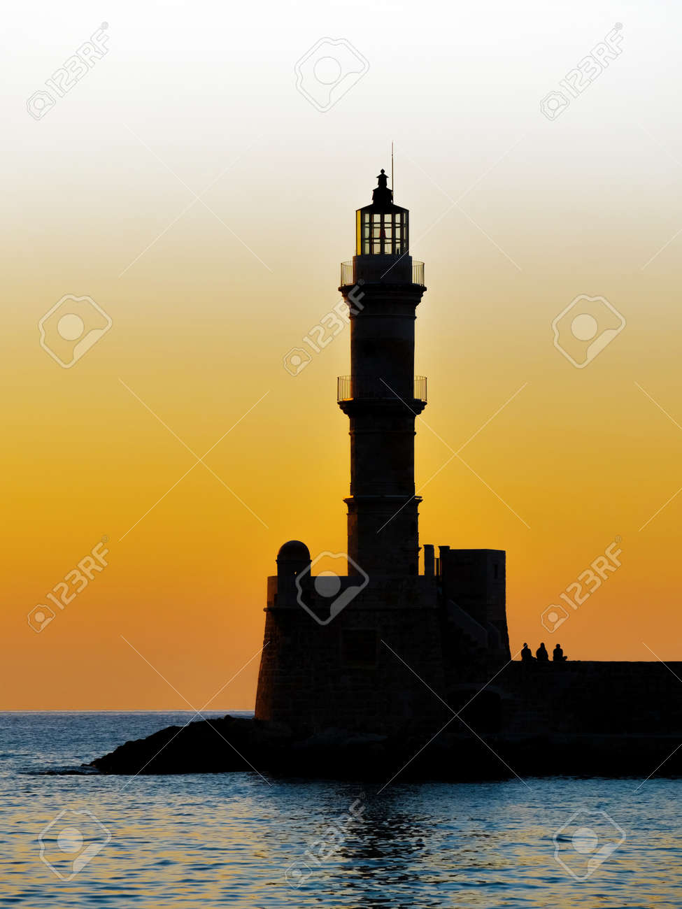 Phare Au Coucher Du Soleil La Canée Crète Grèce Silhouette De Phare Au Coucher Du Soleil Lever Du Soleil Dor Coucher De Soleil Dans La Mer Phare