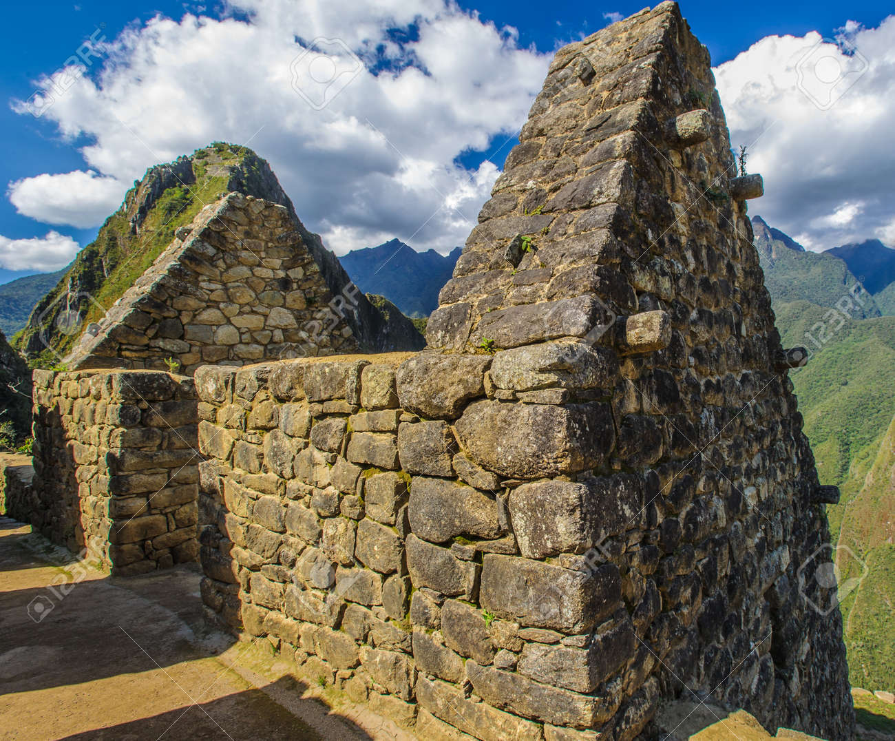 マチュピチュ コロンブスの 15 世紀インカ文明の遺跡には 標高 2 430 M が位置しています 南米ペルーのクスコの領域 の写真素材 画像素材 Image