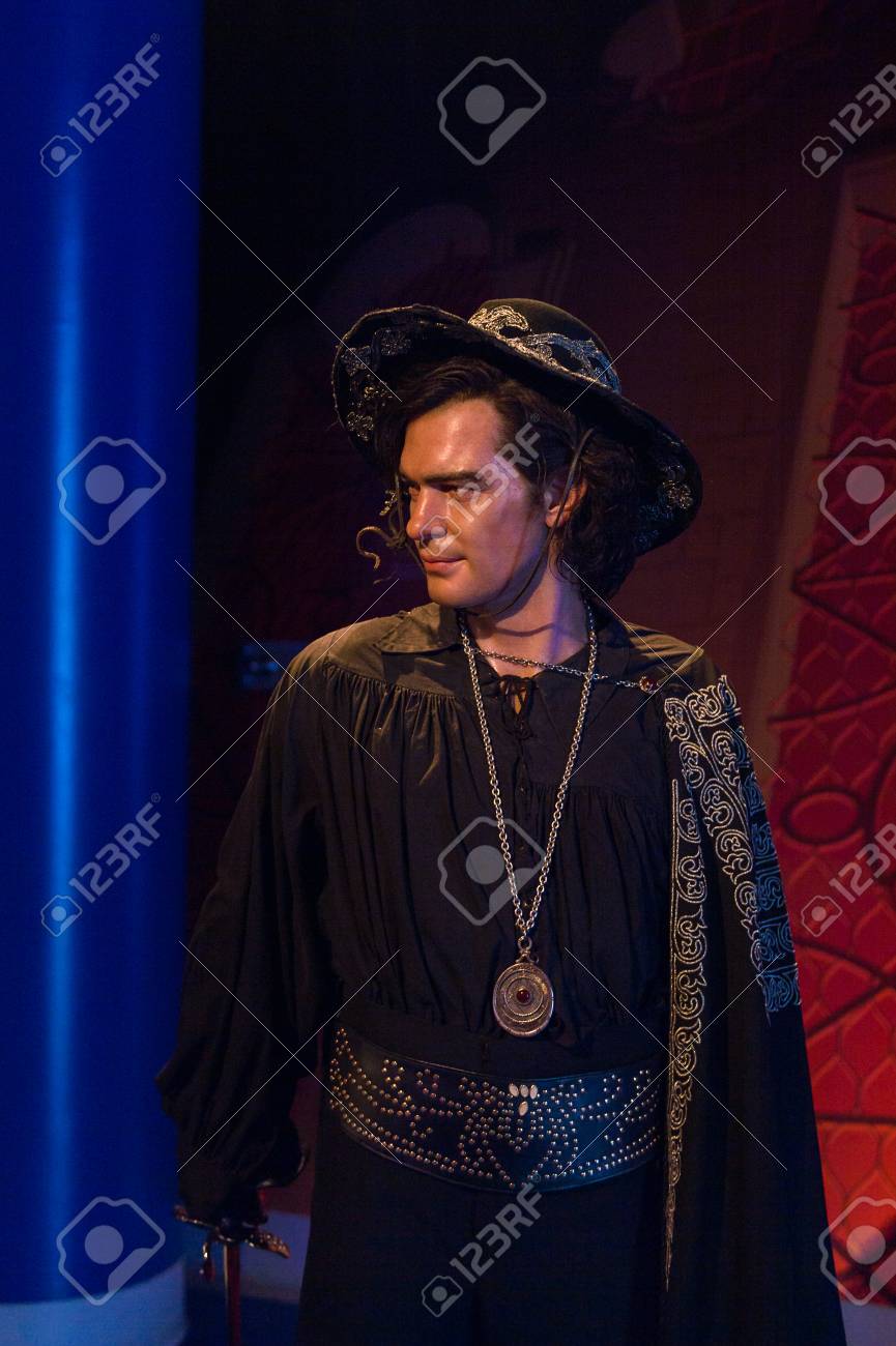 LOS ANGELES, USA - SEP 28, 2015: Antonio Banderas As Zorro In The Madame  Tussauds Hollywood Wax Museum. Marie Tussaud Was Born As Marie Grosholtz In  1761 Stock Photo, Picture and Royalty Free Image. Image 107475239., image size:865x1300