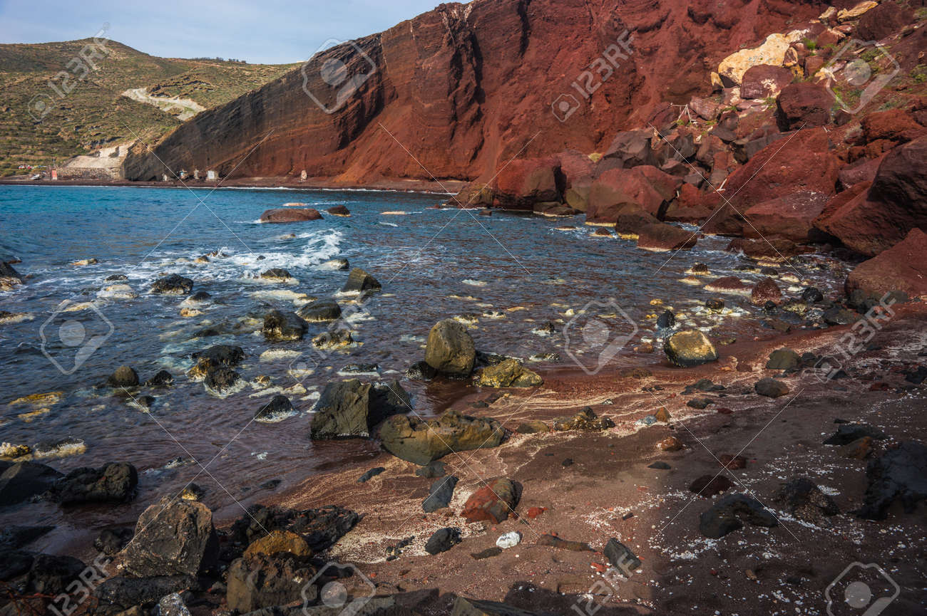 Image Insolite Et Unique Plage Rouge à Santorin Grèce