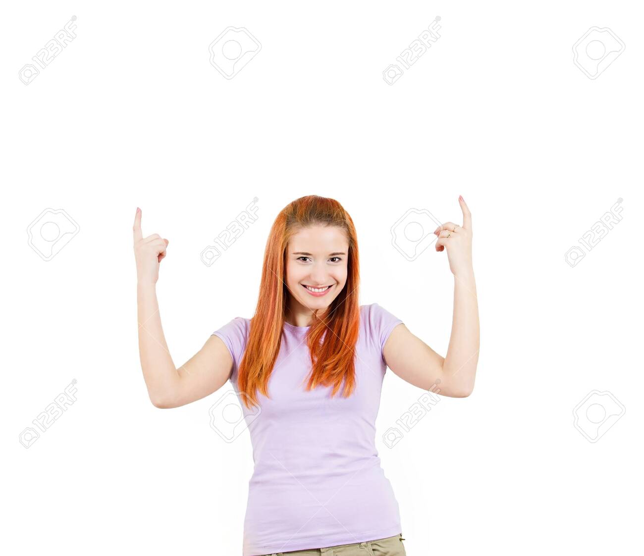 クローズ アップ肖像画に驚く若い幸せな面白い女 ちょうど考えを思い付いたなるほど 人差し指を指して孤立ホワイト バック グラウンド肯定的な人間の感情 表情 標識反応を感じて の写真素材 画像素材 Image