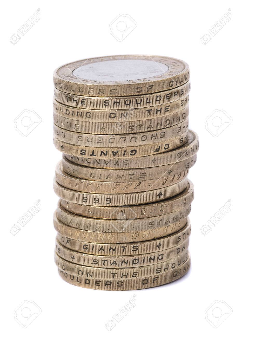 白の積み上げのイギリス 2 ポンド硬貨の写真素材・画像素材 Image 56469741