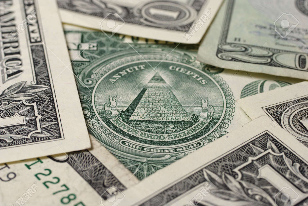 가까이에서 달러 지폐의 힙 로열티 무료 사진, 그림, 이미지 그리고 스톡포토그래피. Image 2678173