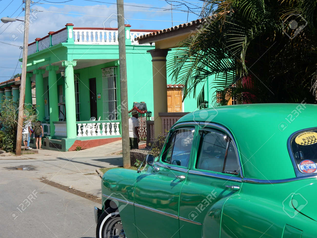 1950 年代のアメリカ車 ビニャーレス キューバとポーチドエッグ グリーン の写真素材 画像素材 Image