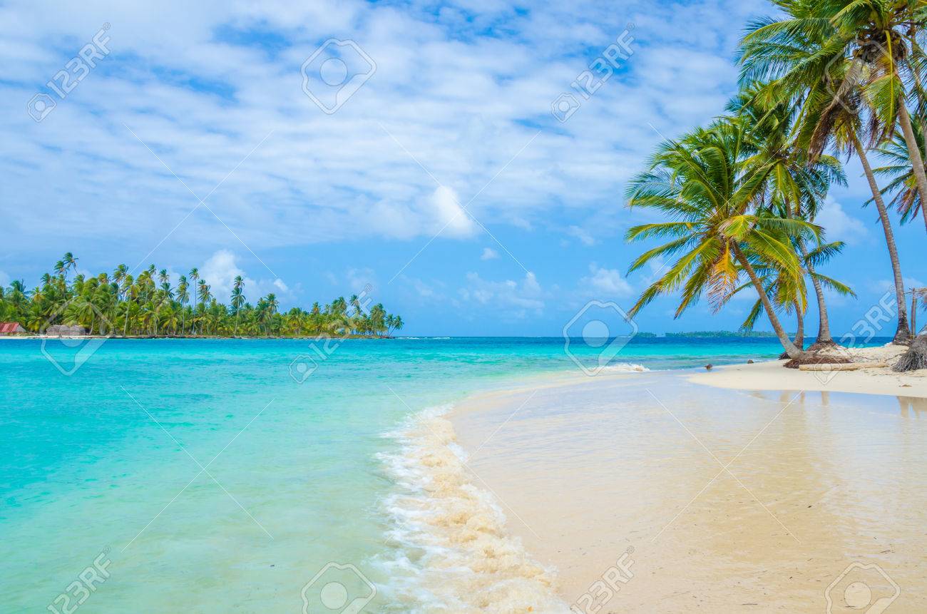 カリブ海のサンブラス島 Kuna Yala パナマで美しい孤独なビーチ ターコイズ ブルーの熱帯の海 楽園旅行先 中央アメリカ の写真素材 画像素材 Image 1981