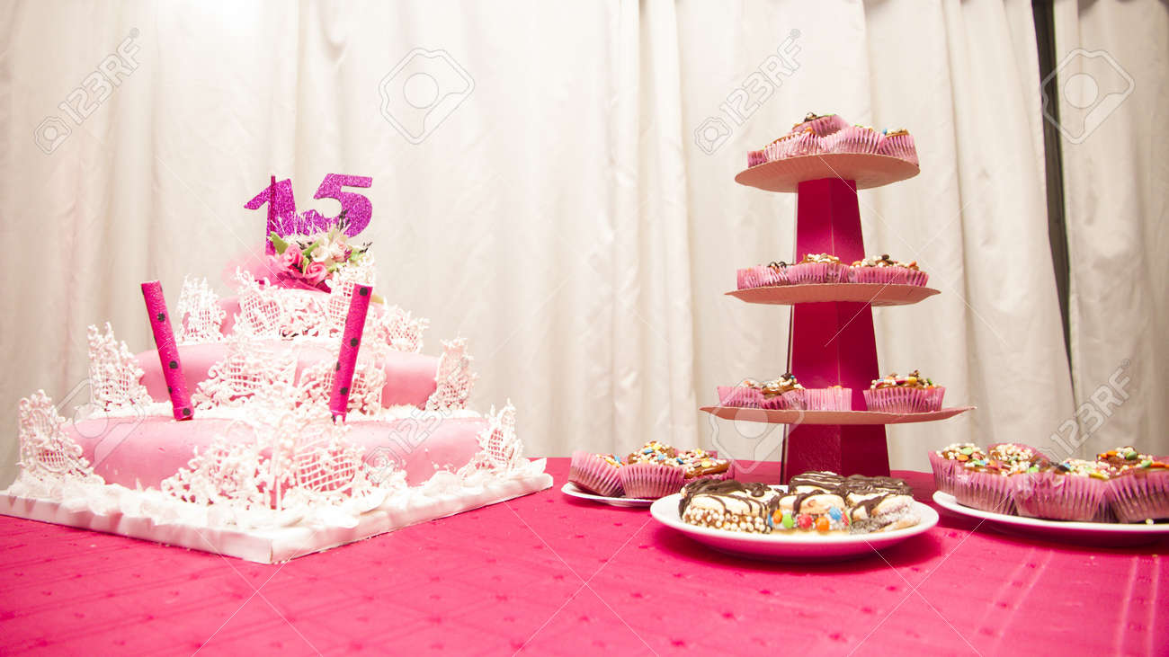 15 歳の誕生日ケーキ の写真素材 画像素材 Image 1269