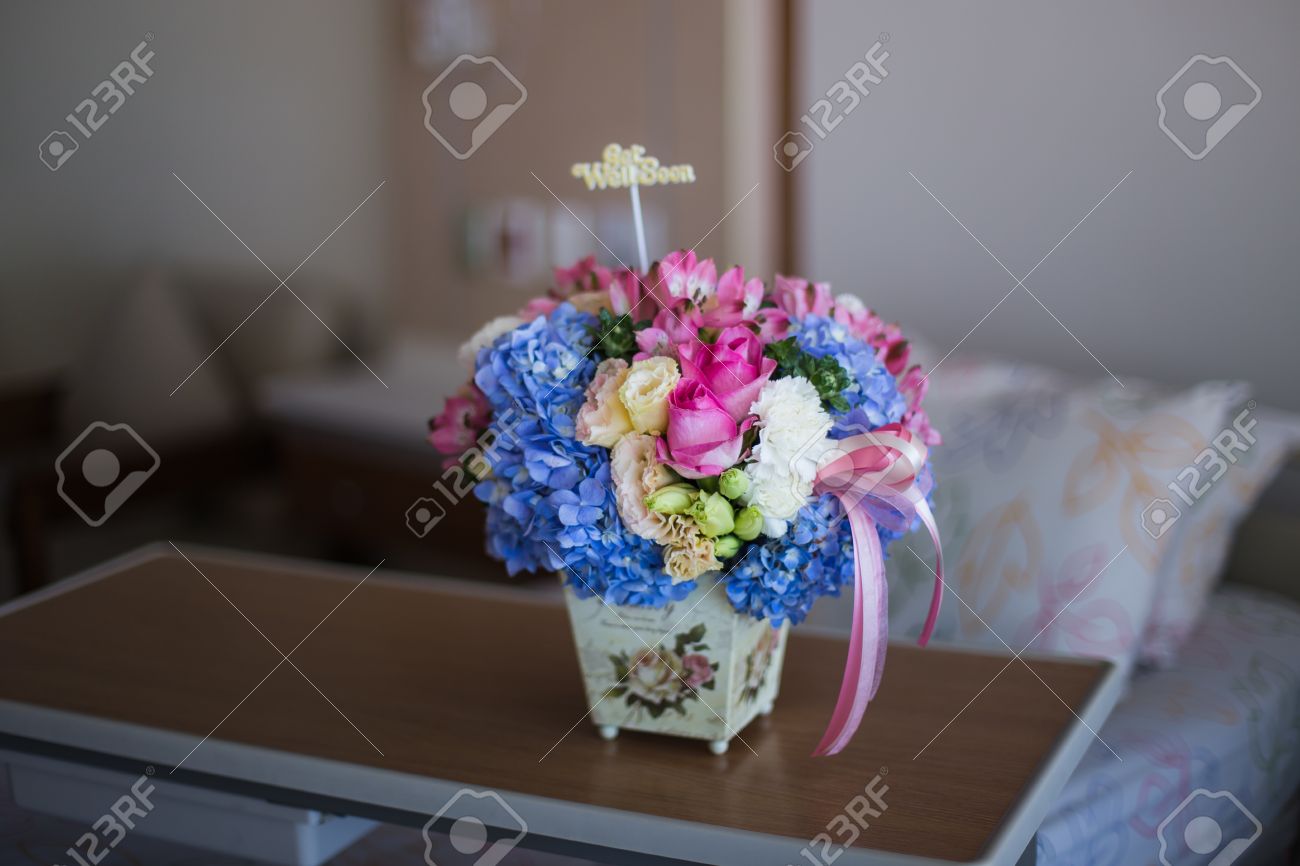 Eh Bien Souhaits Se Bouquet De Fleurs Bien Bientôt Pour Un Patient à Lhôpital