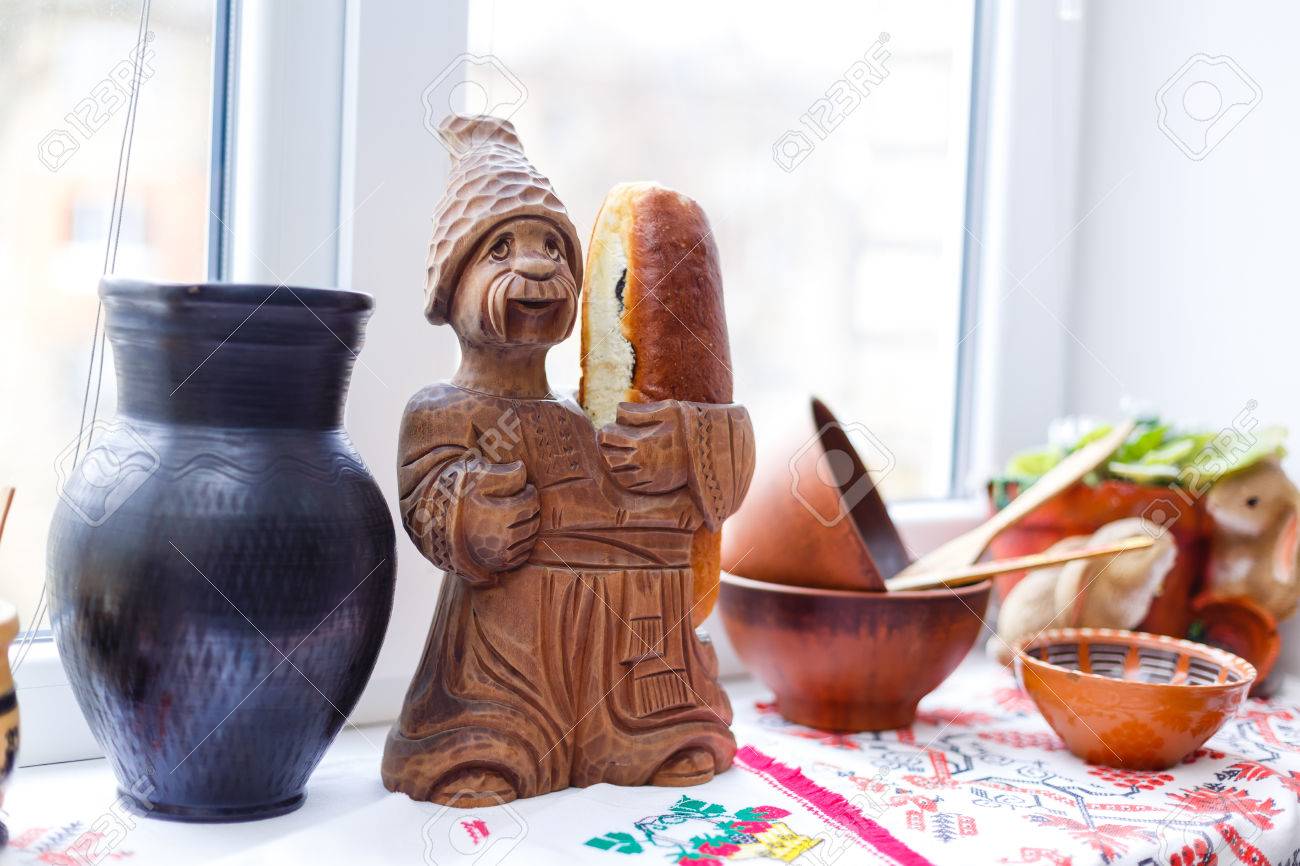 ウクライナの男性と女性の置物粘土セレクティブ フォーカスから手作り の写真素材 画像素材 Image