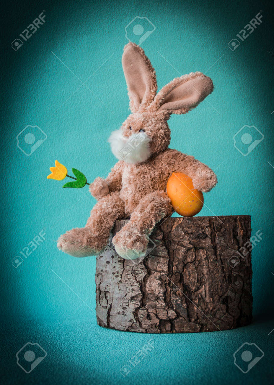 lapin de paques peluche