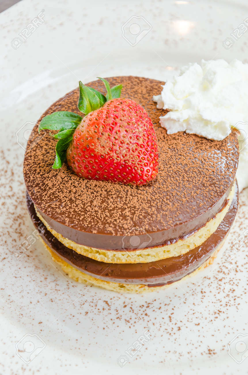 イチゴのチョコレート プリン パンケーキ の写真素材 画像素材 Image イチゴのチョコレート プリン パンケーキ の写真素材 画像素材 Image