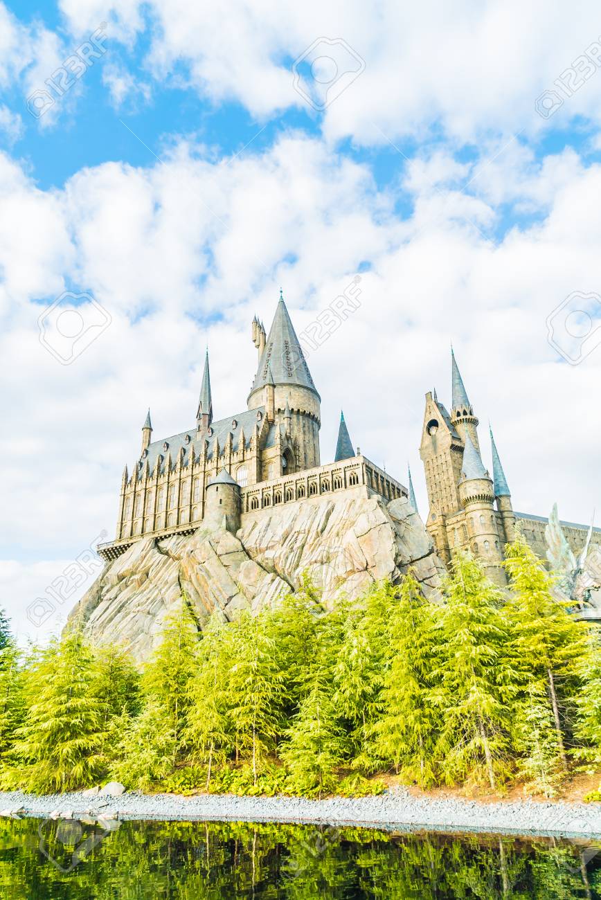 Osaka Japon 1 De Diciembre De 15 El Colegio Hogwarts De Magia Y Castillo Replica De Hechiceria En El Mundo Magico De Harry Potter Atraccion En Universal Studio Osaka Japon Fotos