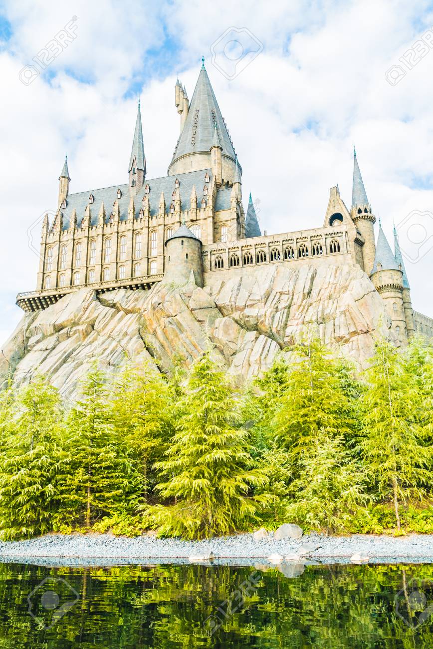 15 年 12 月 1 日 大阪府 魔法使い世界ハリー ポッター 引き寄せの普遍的なスタジオ 大阪 日本でとウィザードリィのホグワーツ魔法魔術学校の城のレプリカ の写真素材 画像素材 Image