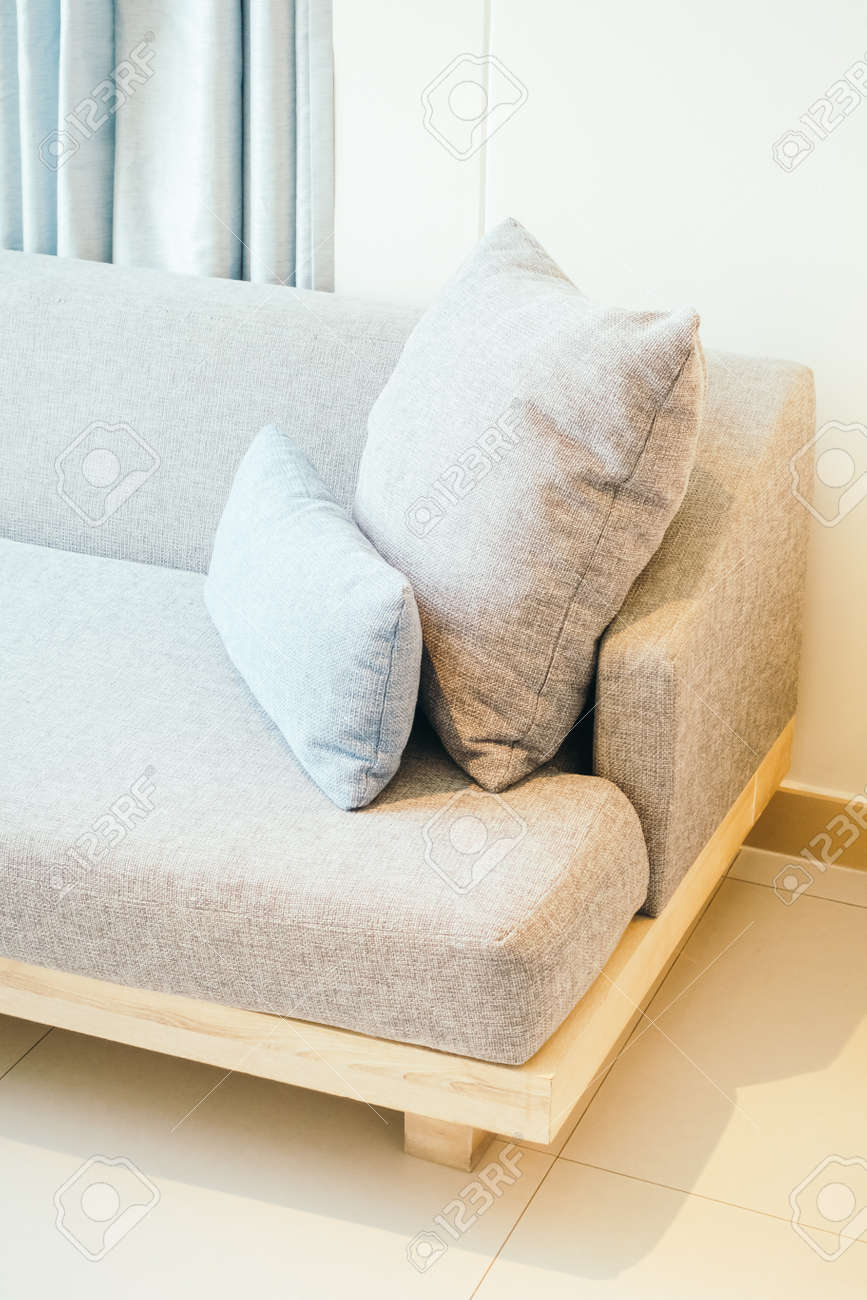 Schöne Luxus-Kissen Auf Dem Sofa Dekoration Im Wohnzimmer Interieur ... Schöne Luxus-Kissen Auf Dem Sofa Dekoration Im Wohnzimmer Interieur ...