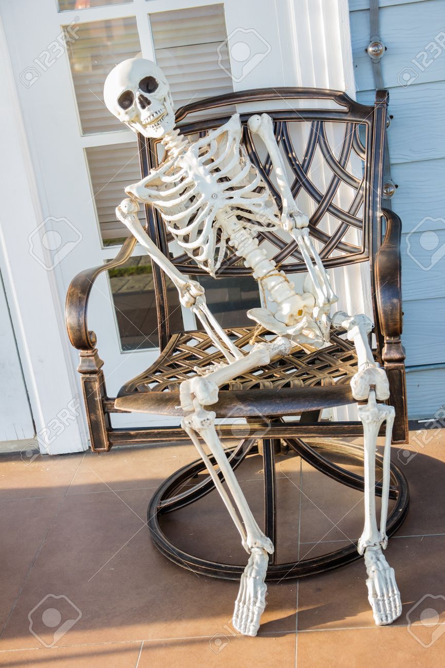 48475884-skeleton-sit-at-the-armchair-and-wait.jpg