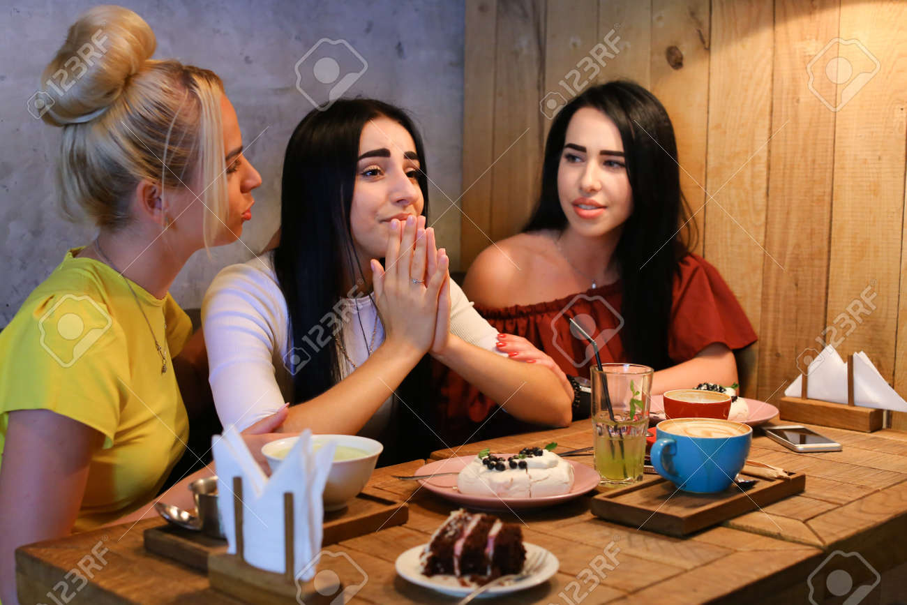 picture-of-black-girlfriends-laughing