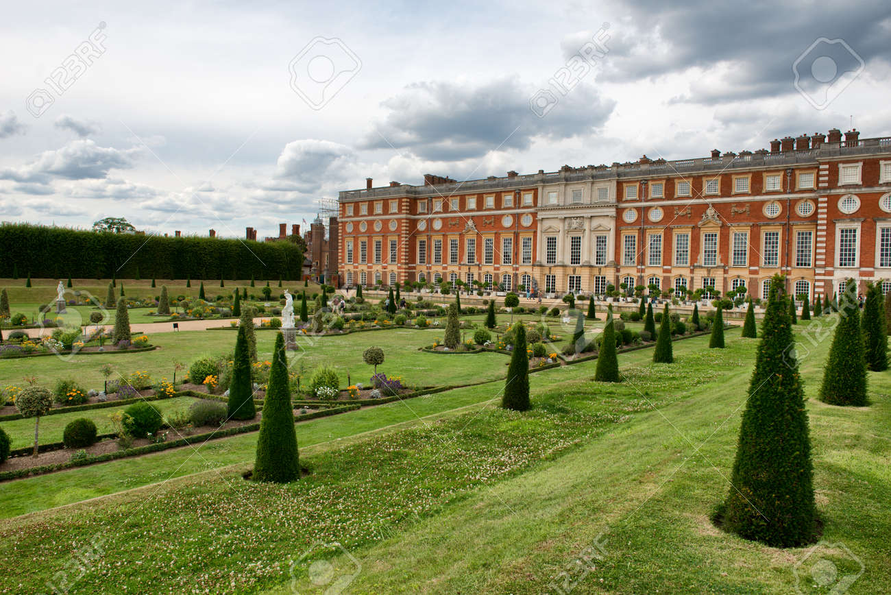 枢密顧問官庭園 ロンドン イギリスの近くハンプトン コート宮殿 の写真素材 画像素材 Image