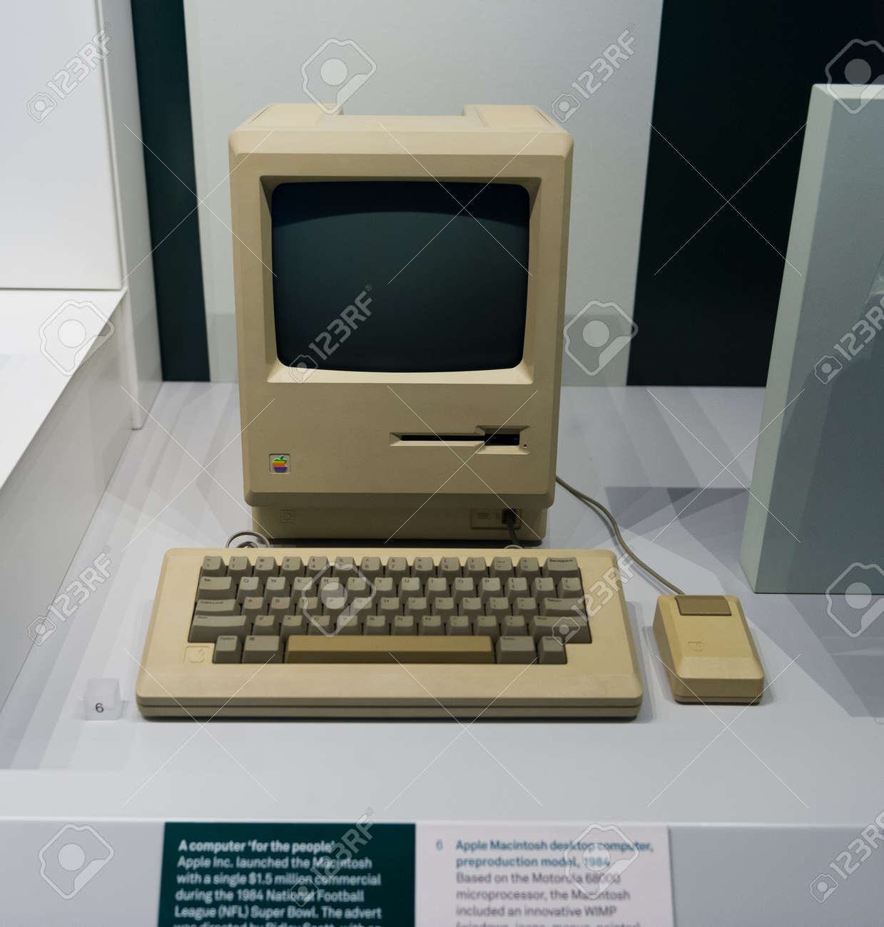 古い元アップルの Mac コンピューターの技術の進歩を詳述した英国