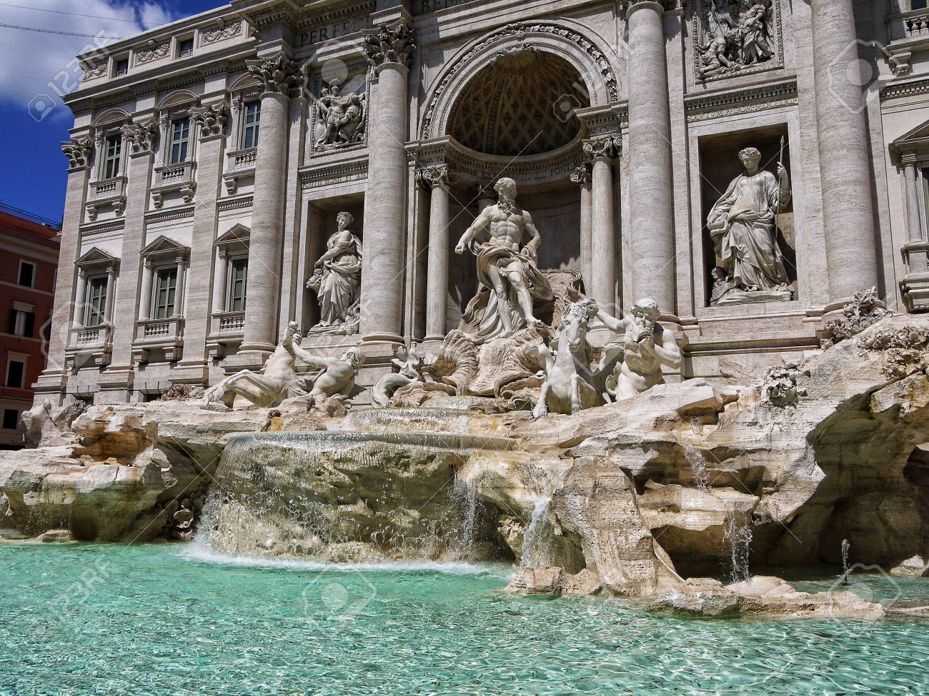 La Fontaine De Trevi Restaurée à Rome En Italie La Fontaine De Trevi A été Achevée En 1762 Et A été Conçue Par Nicola Salvi On Croit Que Si Vous Jetez Une
