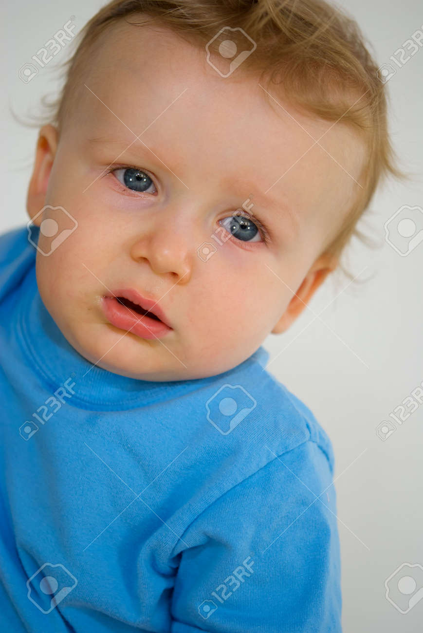 Petit Garcon Roux Avec Chemise Bleue Pleurer Banque D Images Et Photos Libres De Droits Image Petit Garcon Roux Avec Chemise Bleue Pleurer Banque D Images Et Photos Libres De Droits Image