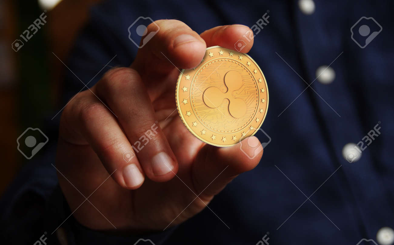 리플 Xrp 암호화폐 기호 황금 동전 손에 추상적 개념 로열티 무료 사진, 그림, 이미지 그리고 스톡포토그래피. Image  168603824