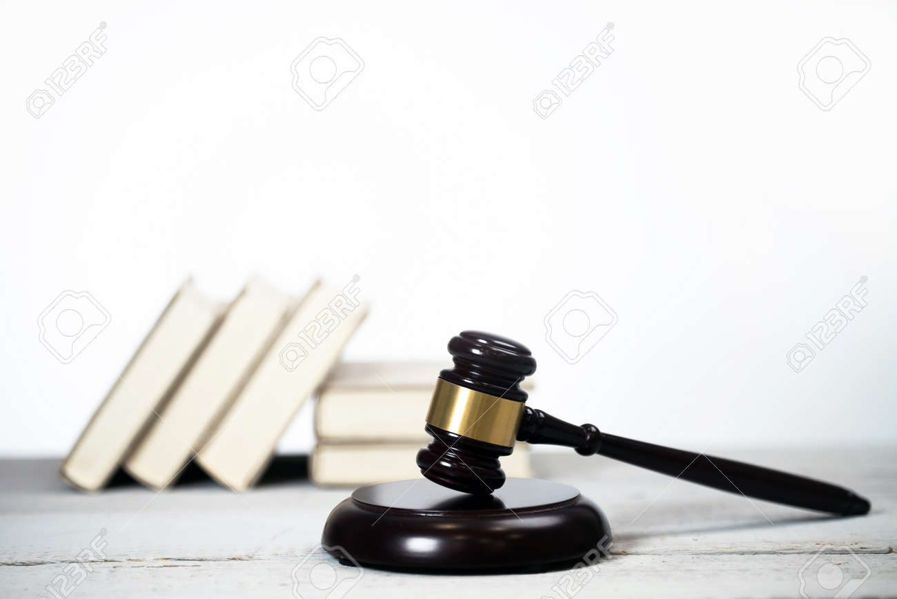 Symbols For Balance And Power In Law And Court A C Ch N Royalty Free Fotografie A Reklamni Fotografie Image