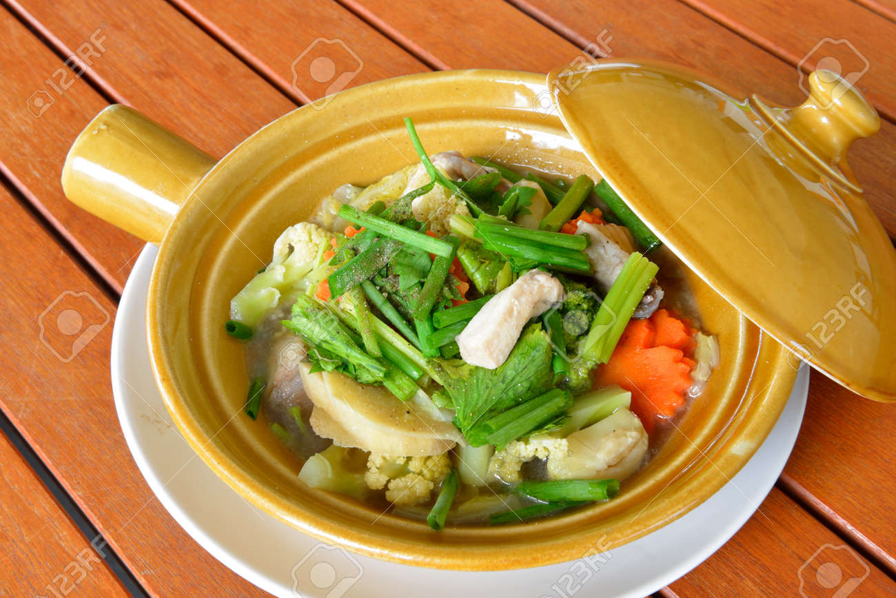 タイ料理の種類は それを呼び出す魚と野菜のオーブン焼き それはないスパイシー の写真素材 画像素材 Image タイ料理の種類は それを呼び出す魚と野菜のオーブン焼き それはないスパイシー の写真素材 画像素材 Image