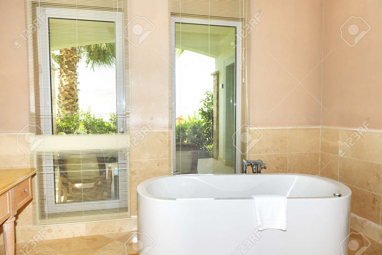 Salle De Bain Clair Ou Fonce ~ la salle de bain l h tel de luxe bodrum turquie banque d images Salle De Bain Clair Ou Fonce ~ la salle de bain l h tel de luxe bodrum turquie banque d images