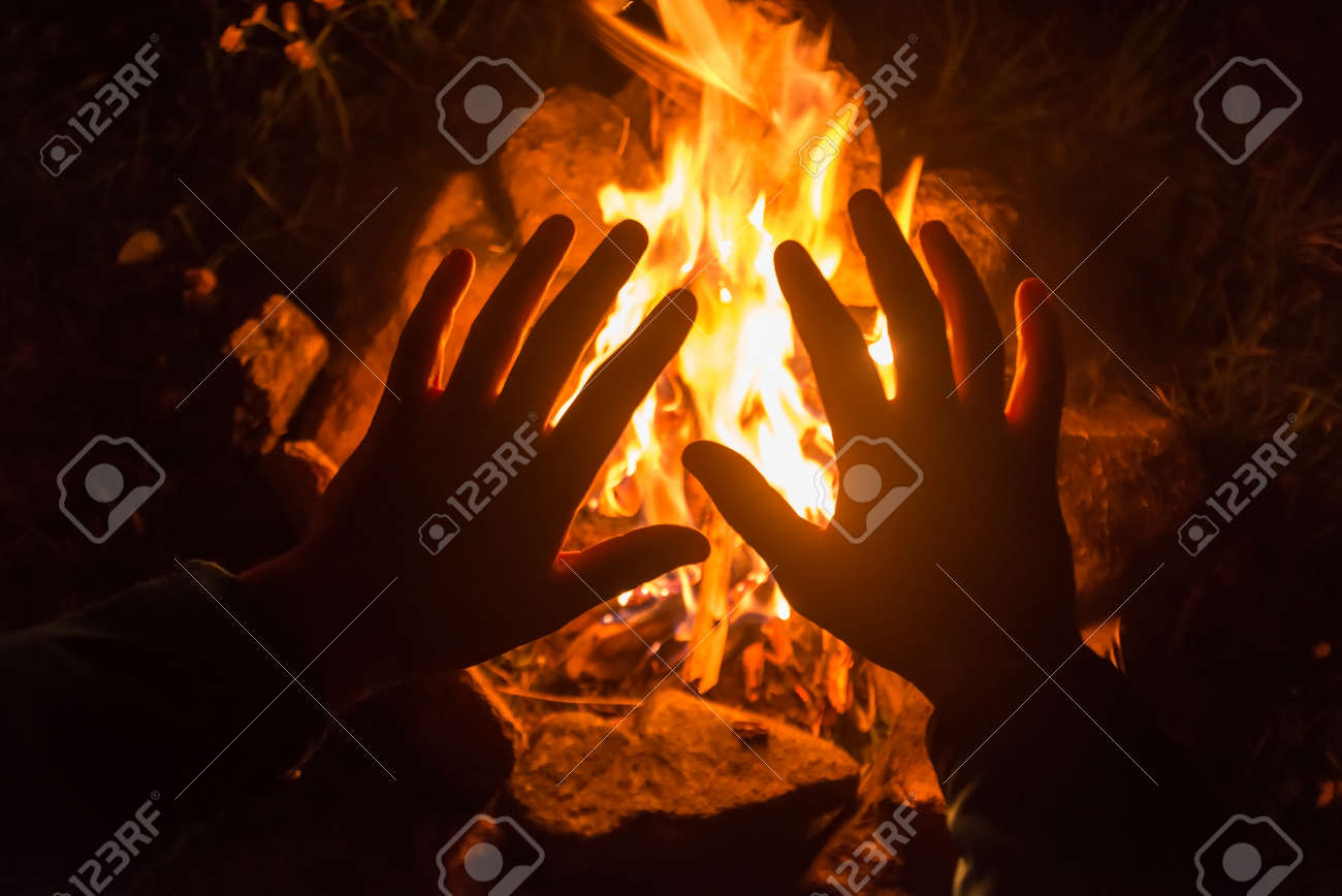 the camping fire on night - 37519251 the camping fire on night - 37519251