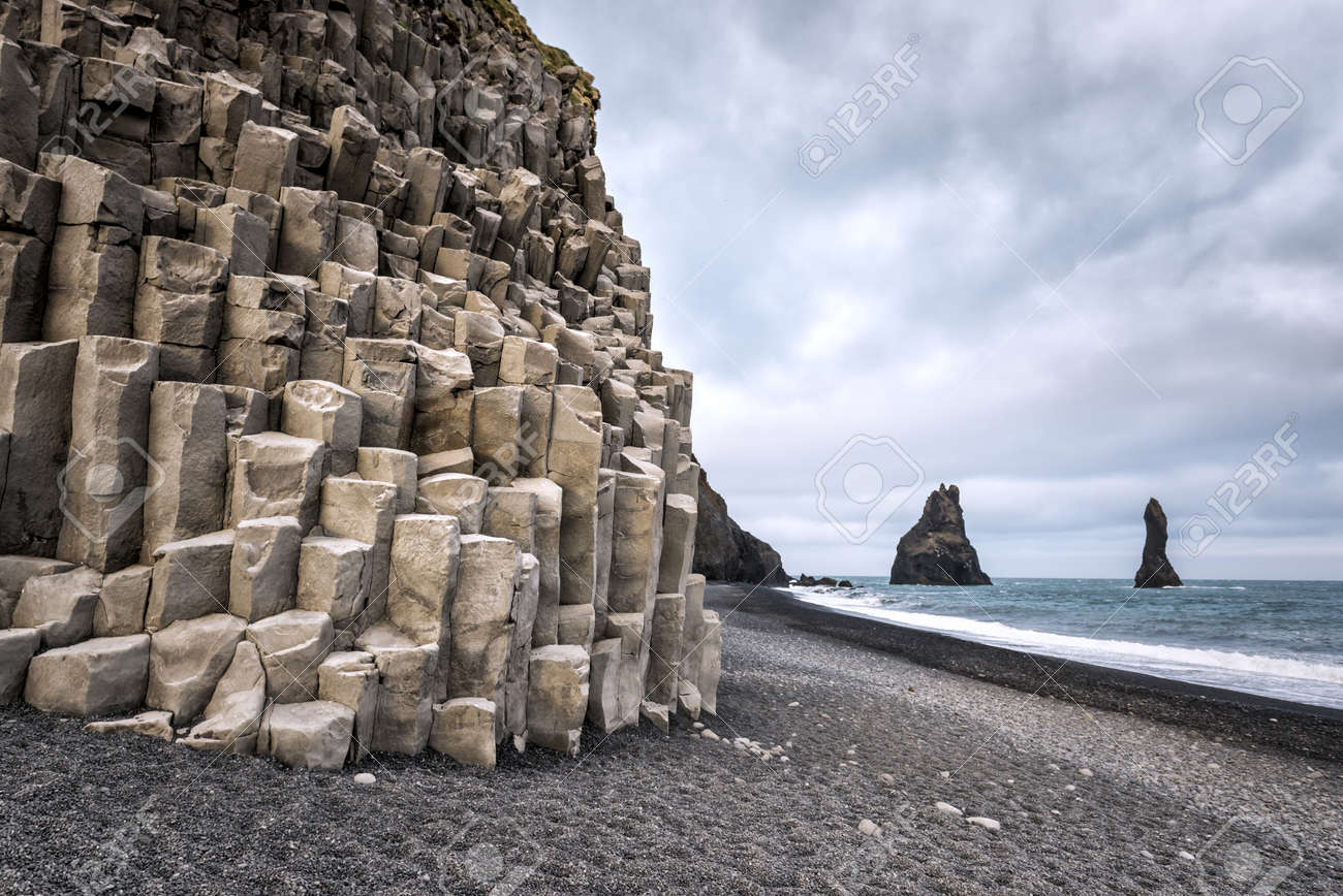 Formations Rocheuses Basaltiques Orteils Troll Sur La Plage Noire Reynisdrangar Vik Islande