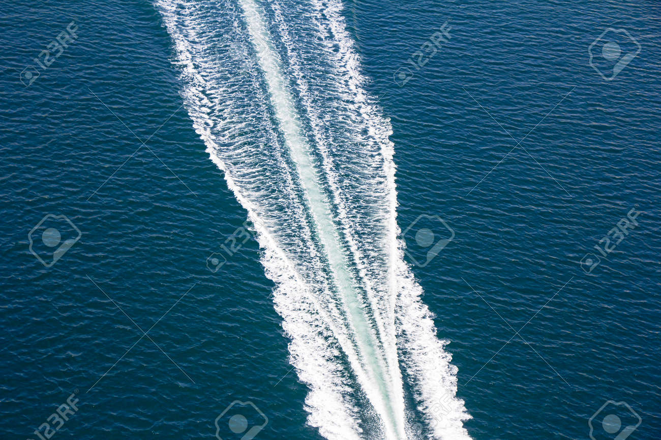 Pivot point управляемость судна. Гидродинамическое сопротивление движению судна. Волны от катера. След позади движущегося судна 9 букв. Волны от катера.