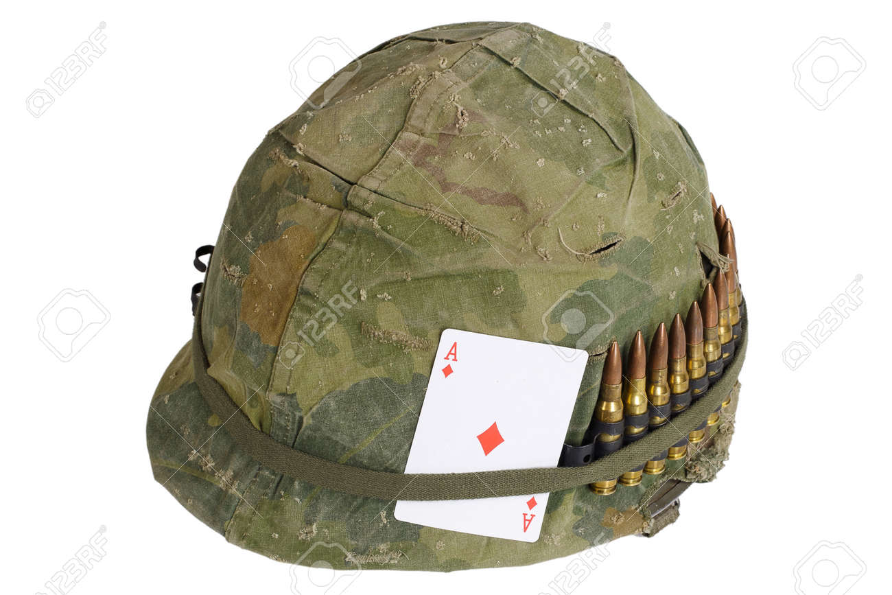 米軍ベトナム戦争ヘルメット、ミッチェルカモにスペードのイラスト