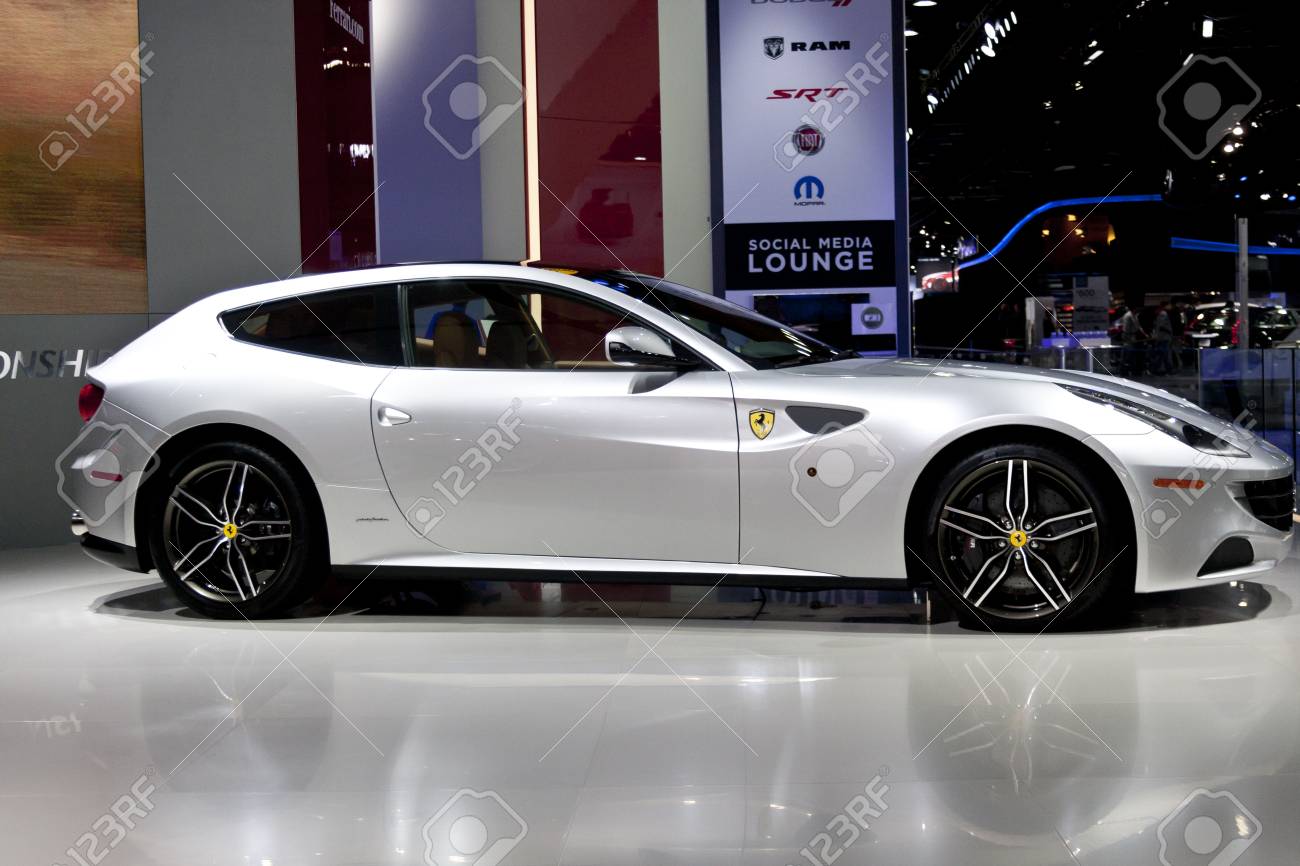 Detroit 27 De Enero El Nuevo Ferrari Ff 2013 En El Salón Del Automóvil Internacional De América 27 De Enero 2013 En Detroit Michigan Fotos Retratos Imágenes Y Fotografía De Archivo Libres De Derecho Image 17776483