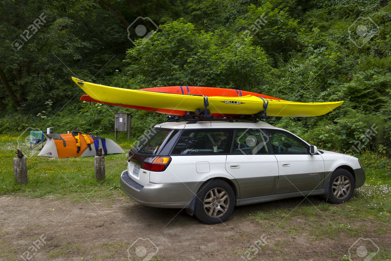 メンドシノ カリフォルニア州 アメリカ合衆国 6 月 8 日 海カヤック車ロシア ガルチ州立公園 メンドシノ郡 13 年 6 月 8 日にカリフォルニア州でのキャンプします メンドシノ海岸はシーカヤック米国でのレクリエーション活動のための普及した行先です の写真