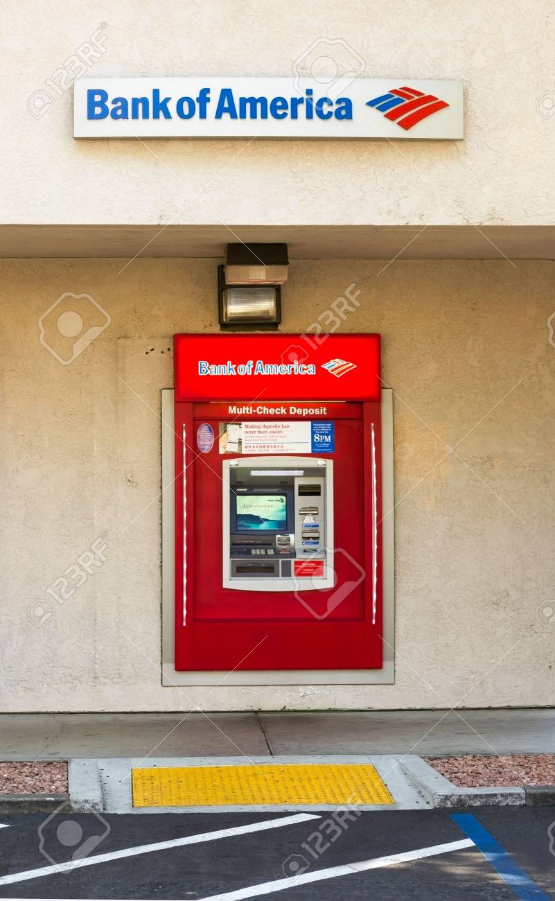 2013 年 9 月 5 日にサクラメント、カリフォルニア州のサクラメント、アメリカ合衆国 - 9 月 5 日: アメリカの銀行の ATM マシン。 アメリカの銀行はアメリカの多国籍銀行と金融サービス会社発音 C を保持している二番目に大きい銀行の写真素材・画像素材 Image 22130980