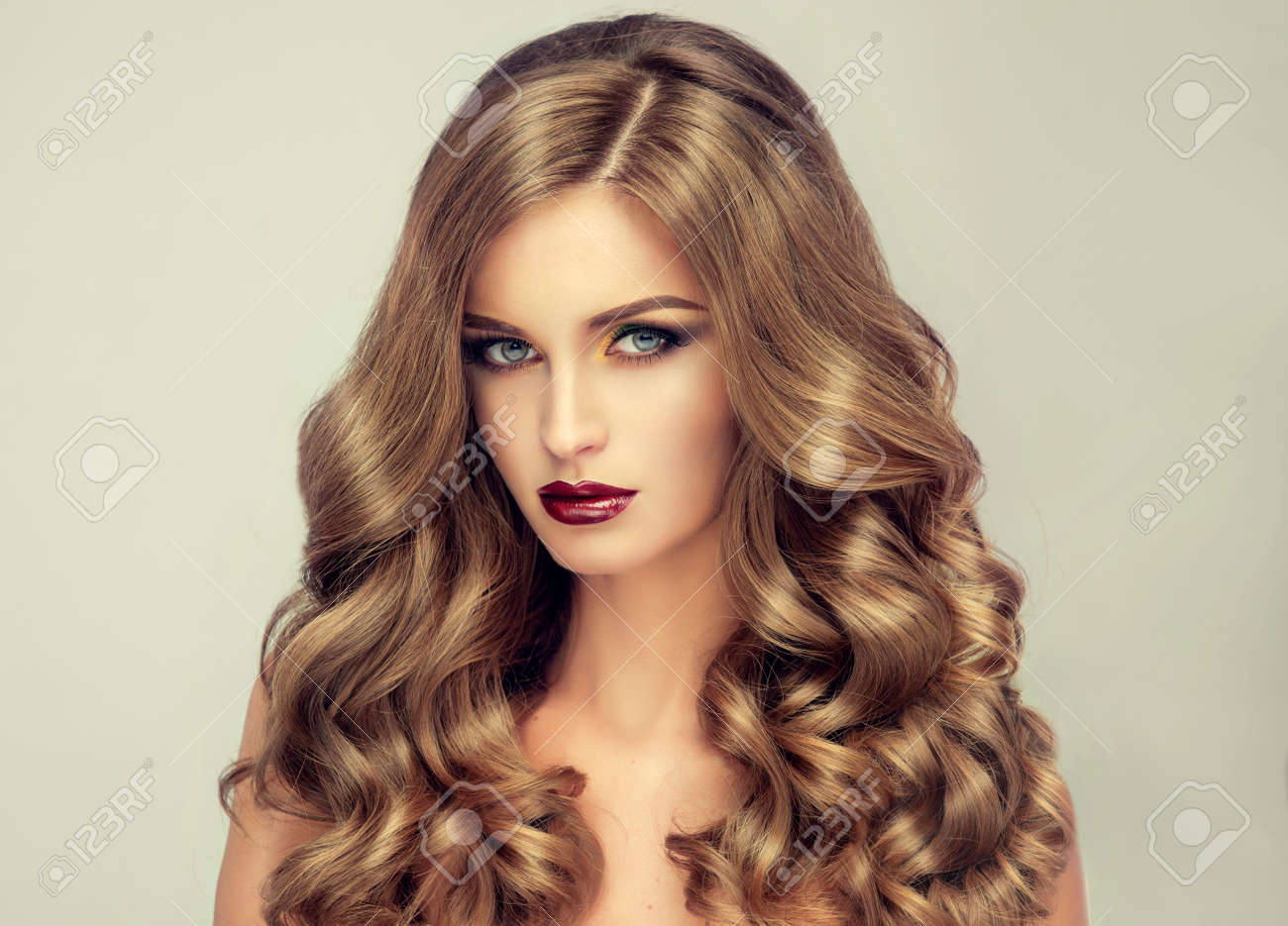 coiffure mèche blonde