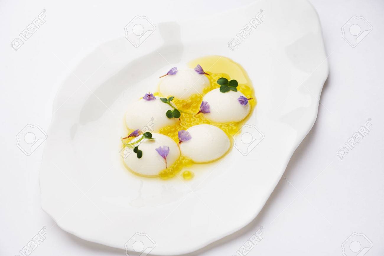 Cuisine Moleculaire Sphere De Fromage Avec Sauce Moutarde Et Miel