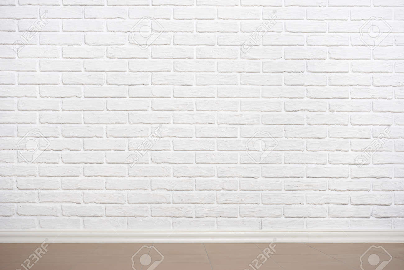 タイル張りの床 抽象的な背景の写真で白いレンガの壁 の写真素材 画像素材 Image