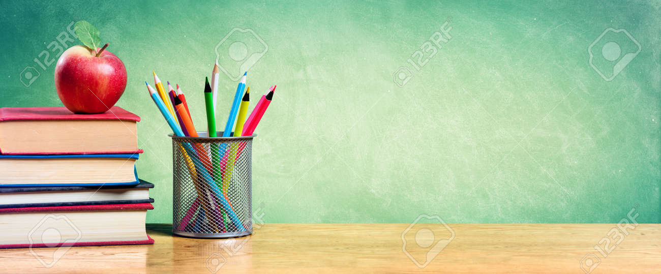 Apple On Stack Of Books With Pencils And Blank Chalkboard - Back To School - 61405776 Apple On Stack Of Books With Pencils And Blank Chalkboard - Back To School - 61405776